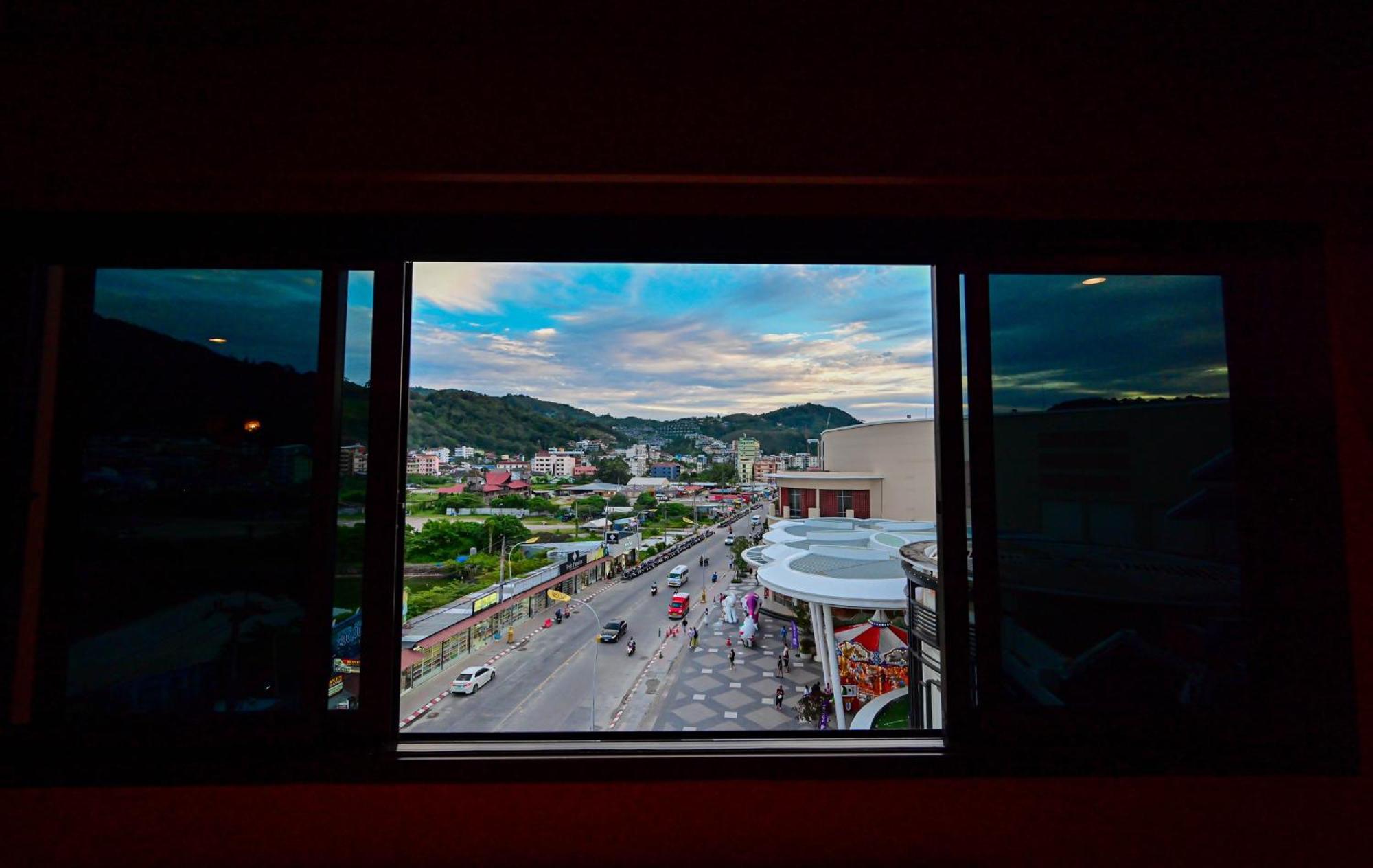 Complex Hotel Patong Exterior foto