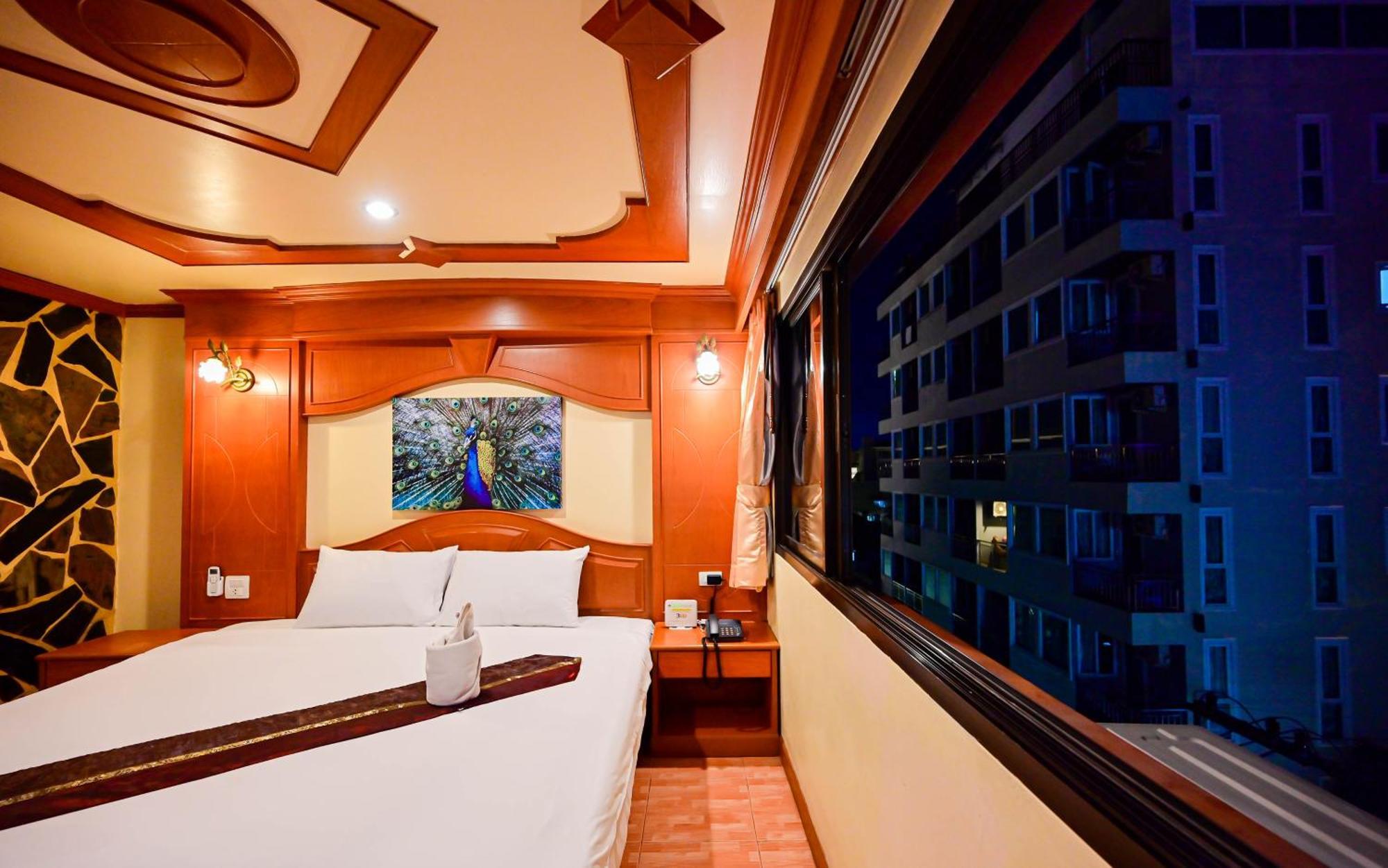 Complex Hotel Patong Exterior foto